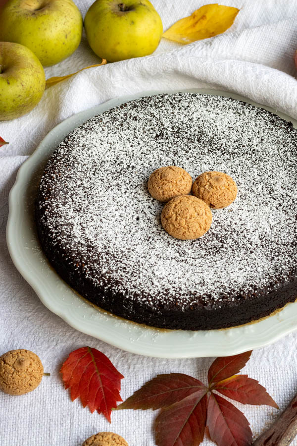 Torta monferrina con mele cacao e amaretti